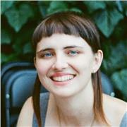 Classically trained painter with First Class Degree in Art History and extensive experience teaching kids and adults